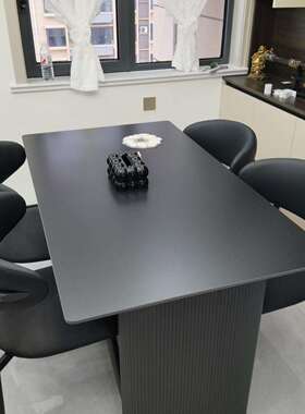 现代极简岩板餐桌黑色家用餐椅组合高级小户型意式长方形饭桌民宿