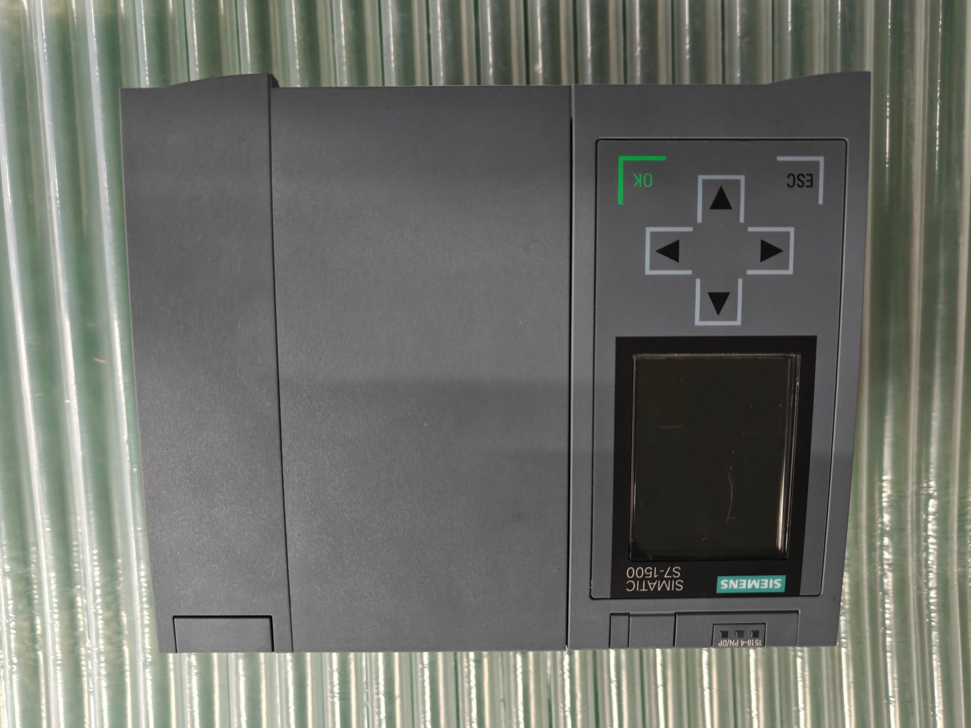 6ES7518-4AP00-0AB0   实物如图