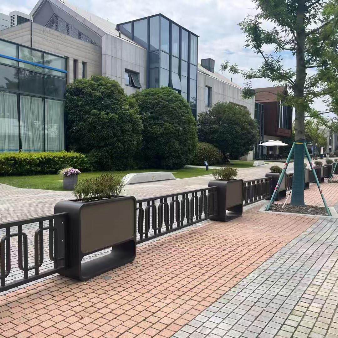 户外市政铁艺花箱道路公路中央隔离护栏人行道防撞金属栏杆定制