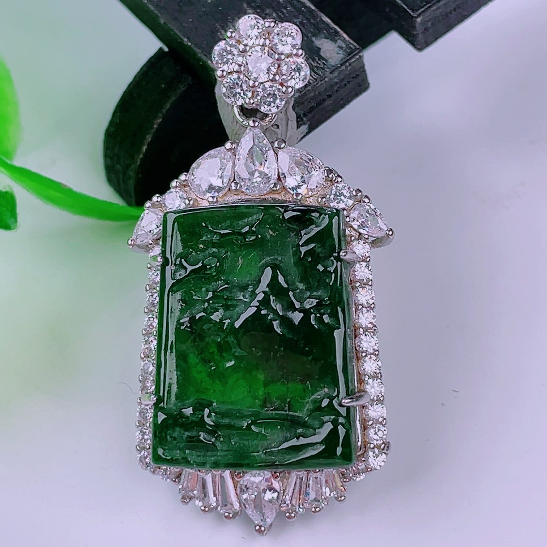 天然真品翡翠S925银豪华镶嵌冰种阳绿满绿闪拍山水玉石吊坠4.22g