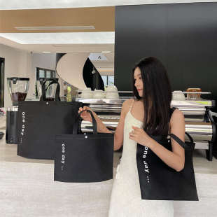 高级无纺布服装店手提袋子装衣服用黑色礼品购物大包装定制logo