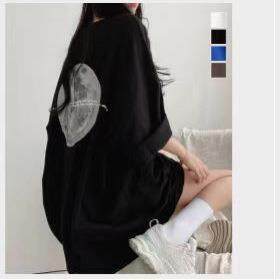 T-shirt for female short sleeved students, making them