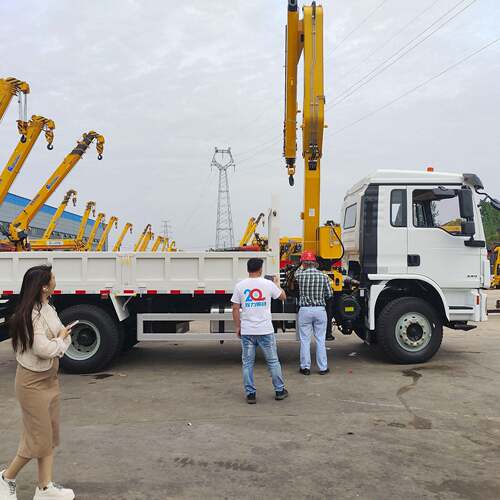 XCMG12吨吊机 工程车工厂 陕汽随车起重运输车 折臂式吊机