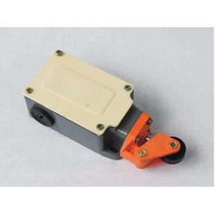 0E上海第二机床电器厂有限公司 303 公信行程开关LXP1 3SE3