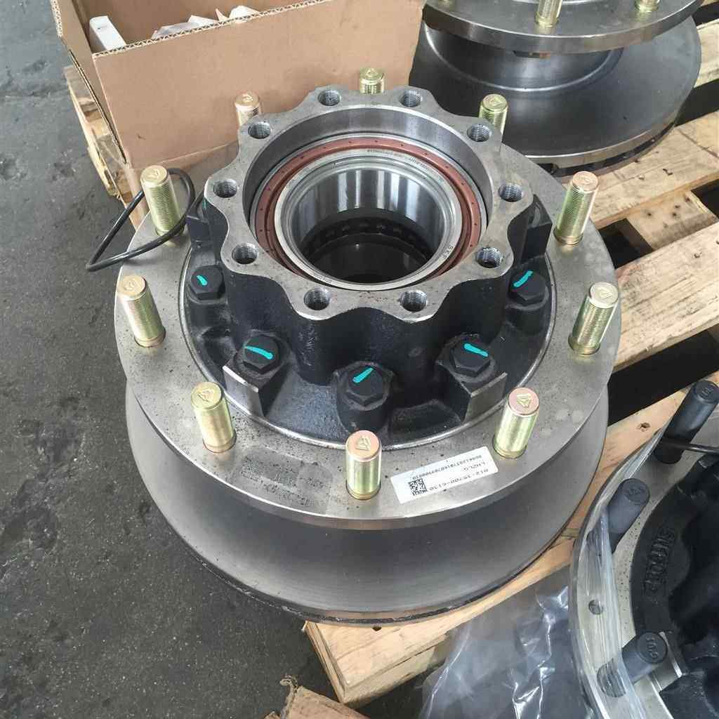 适用重汽豪沃T7H汽车后轮毂带制动盘总成 AZ711734614