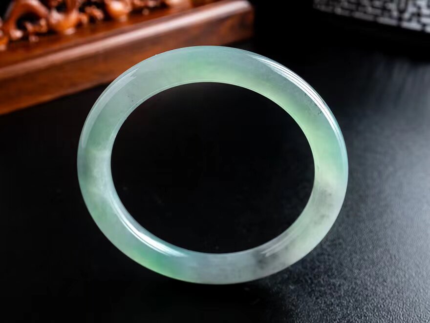 54圈口 天然真品翡翠玉镯细腻冰透高冰冰满绿满色圆条手镯 38.51g