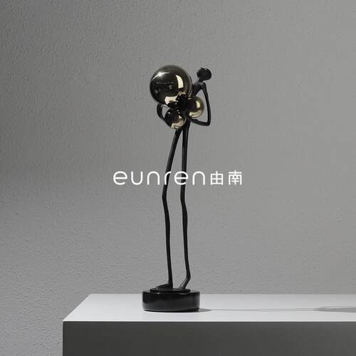 现代轻奢金属人物创意艺术工艺品摆件样板房间家居玄关柜软装饰品