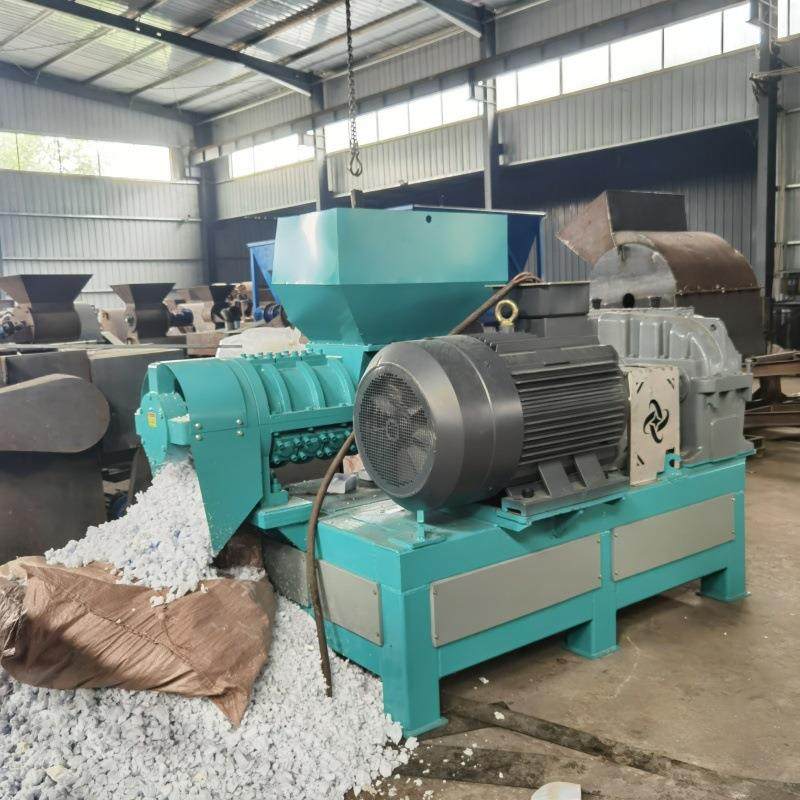 无纺布涤纶布螺旋粉碎机塑料包装袋纯棉碎布头边角料滴灌带撕碎机