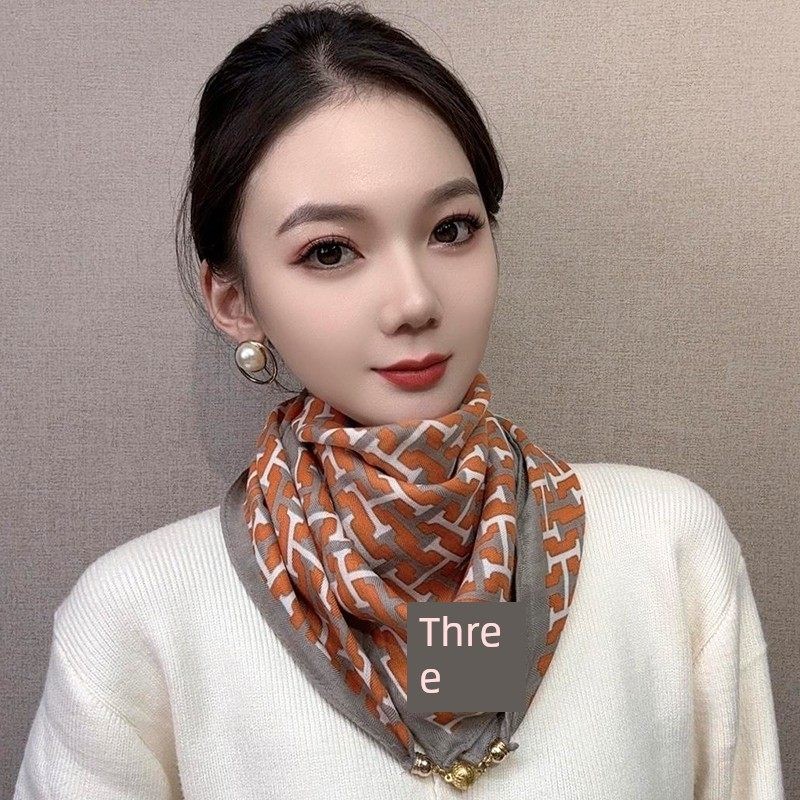 2025新款高级感三角巾时尚磁吸扣小方巾秋冬保暖围脖围巾女丝巾女