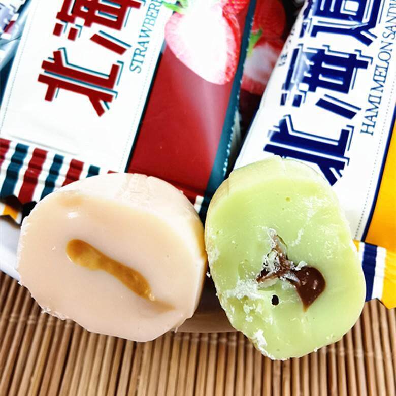 1URY1月香奈风屋哈密瓜草力莓味巧克夹心硬8糖散装休闲零食500克6
