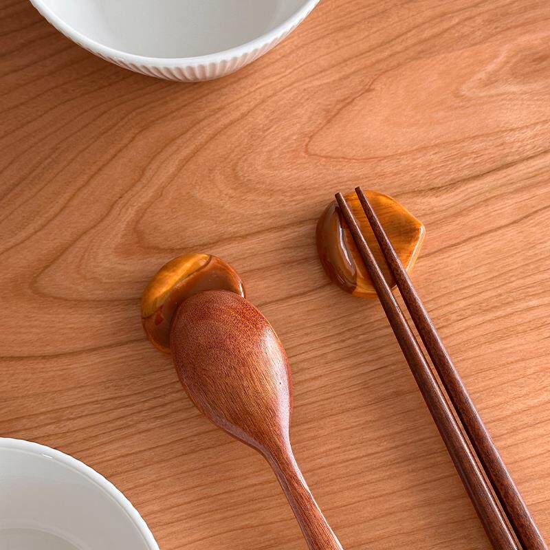 白屿 可爱栗子筷托日式陶瓷摆饰筷子架家用搁摆筷子