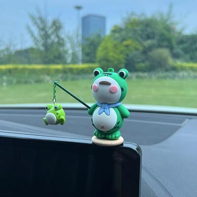网红新款车内装饰品车载孤寡青蛙摆件汽车用品中控台可爱解压青蛙