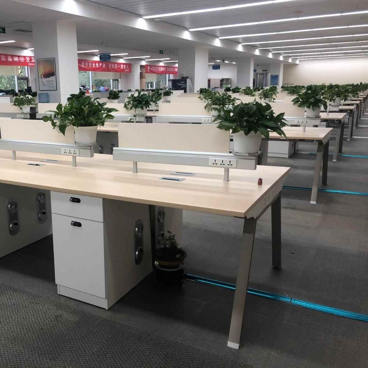 北京职员电办公桌工椅办公桌组合4人位办公室员工作位电生脑桌简