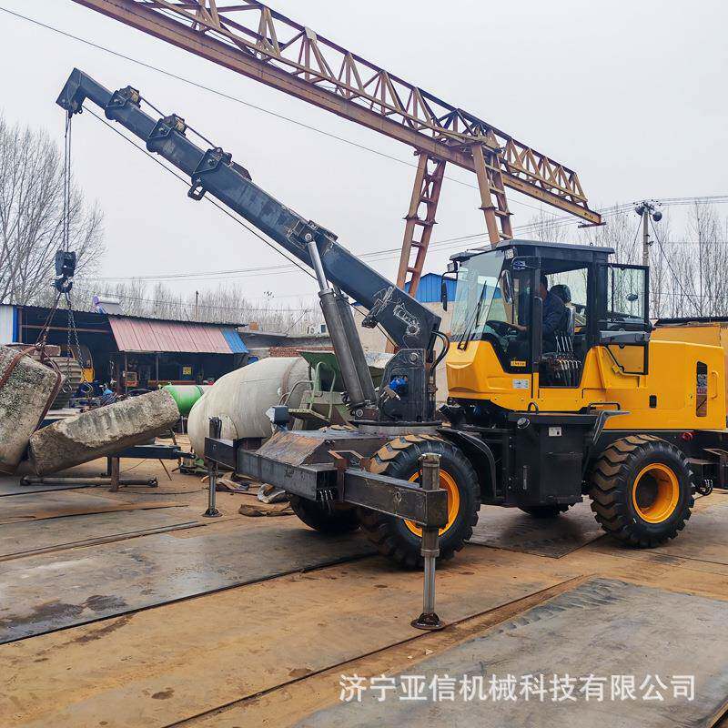 小型四轮越野吊车 崎岖路面自制吊机 7吨四驱随车吊起重机