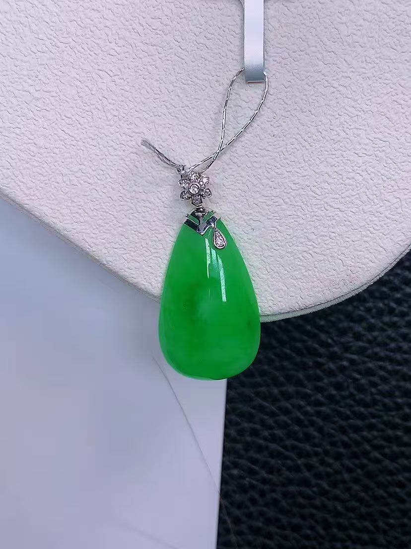 天然真品翡翠正品 水润细腻气质18k金镶嵌冰阳绿满阳色水滴吊坠