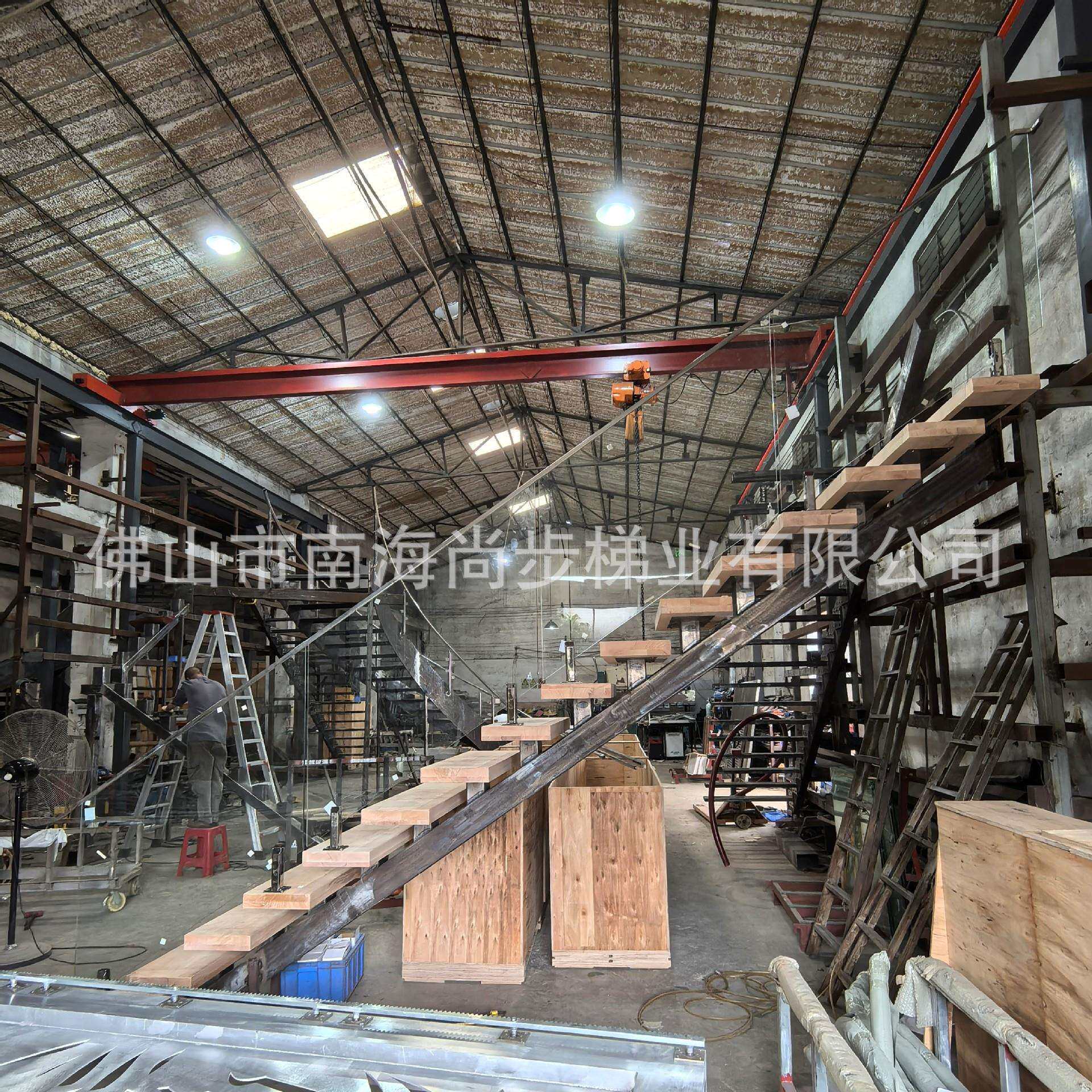 网红简约楼梯家用整体楼梯 室内不锈钢304落地夹玻璃护栏直梁梯