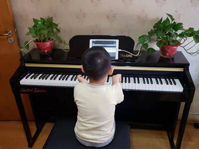 大家觉得TheONE智能钢琴究竟好不好？谈下看法感受怎么样