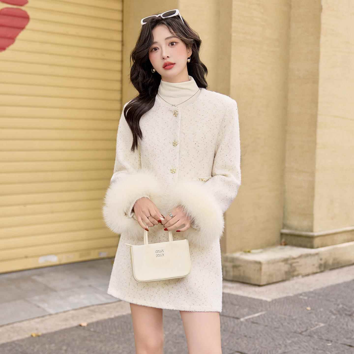富家千冬金套气质小香风装女新款套羽绒服羊毛ZYA8680呢外短裙两