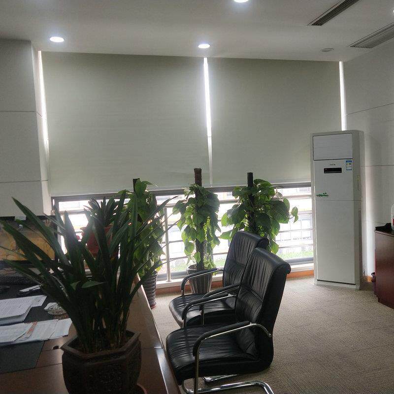 厂家直供办公室酒店手动电动拉珠工程窗帘防水全遮光卷帘现代简约