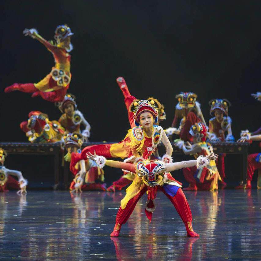 第十三届小荷风采小小苗狮戏高台新款儿童群舞表演服元旦演出道具