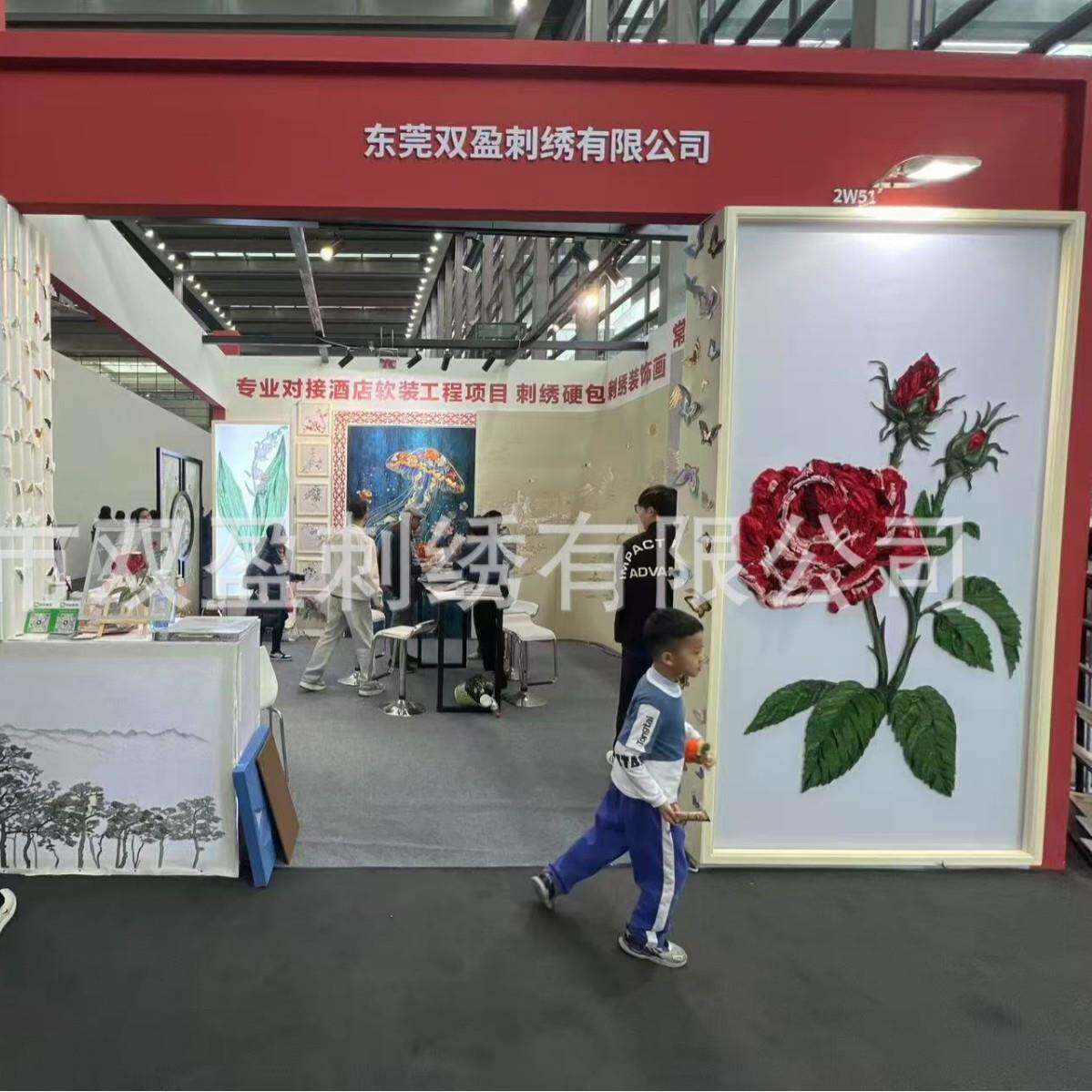 网红双面玫瑰刺绣深圳展会半透明纱布画屏风入户玄关展厅挂画道具