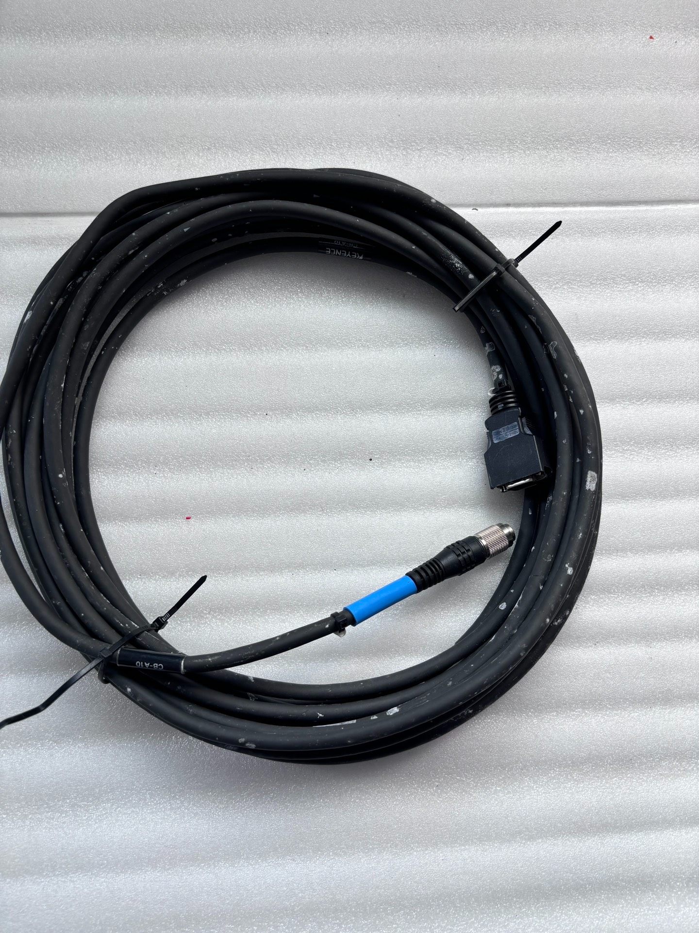 KEYENCE基恩士信号线型号CB-A10，成色有点脏无破损