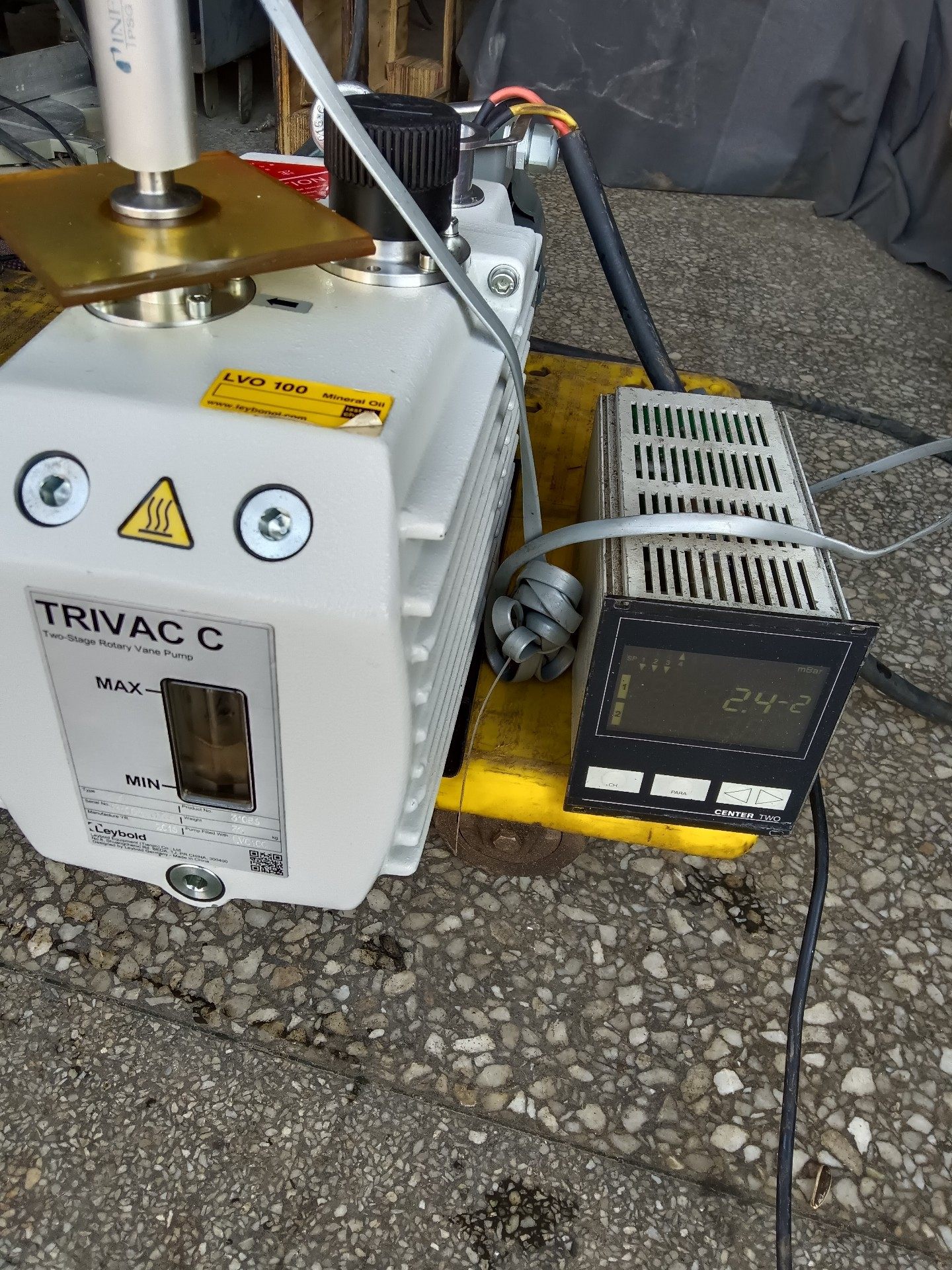 莱宝D16C真空泵，功能包好，成色如图所示，电压380V，已