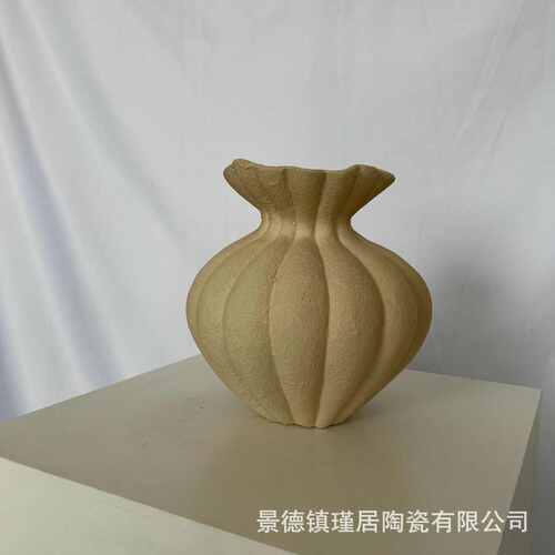 款陶瓷搭配米黄色异形软花瓶创意花设计花边摆件口南瓜装器设计师