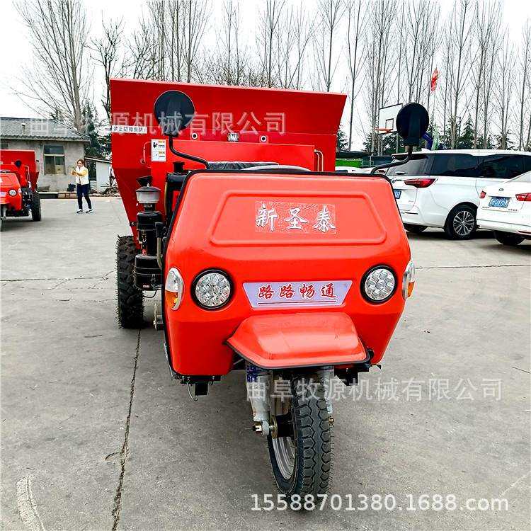 大棚果园撒肥的机器 刮板式三轮撒肥机 牛粪猪粪抛洒机厂家