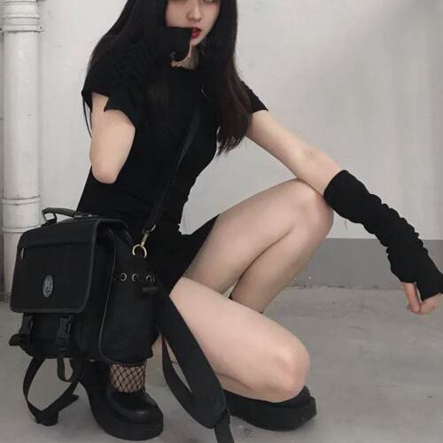 深色风格覆古热辣半袖夏季黑色和白色防晒袖冰丝绸手袖手套的男人