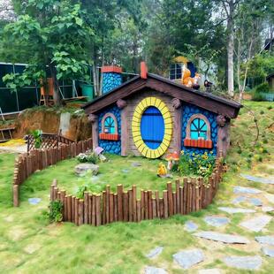 户外霍比特小屋景区农庄造景摆件网红木屋打卡拍照装置背景墙装饰