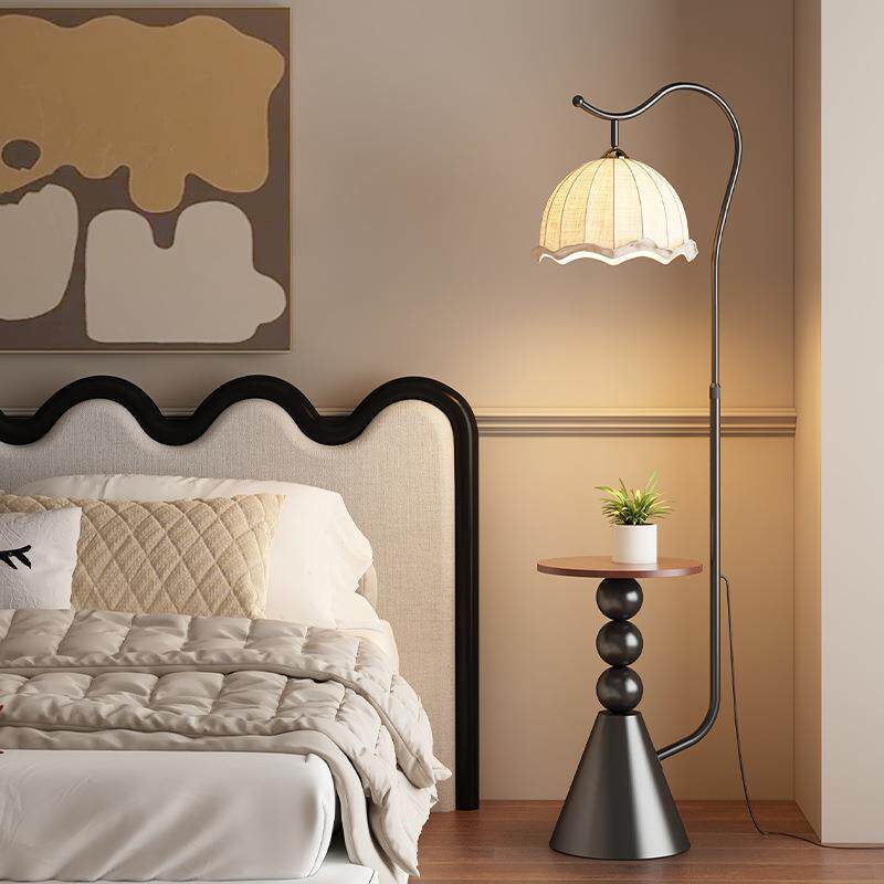 客厅床头柜台灯2026新款法式复古沙发旁边卧室置物架中古风落地灯