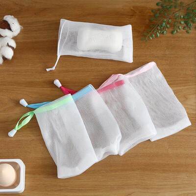Foaming mesh facial cleanser, wall-hangable foam generating
