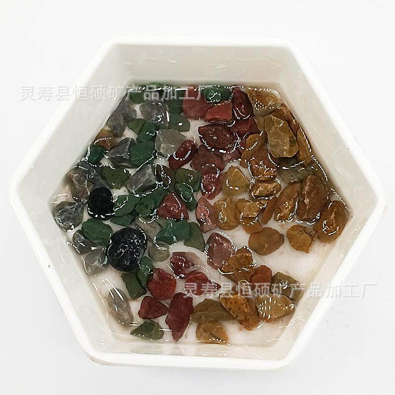 厂家现货白色碎石 市政工程铺路石 彩色不规则建筑透水碎石子