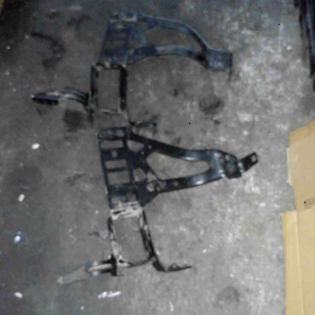 适用于宝马5系523E60大灯支架，原车拆车件