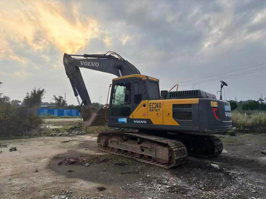 4月13日保定资产处置沃尔沃240挖掘机网络拍卖公告