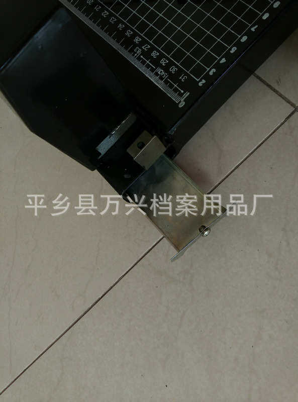 товар из китая 办公三孔纸张打孔机 人事档案盒专用打孔切纸两用机 手动裁纸机