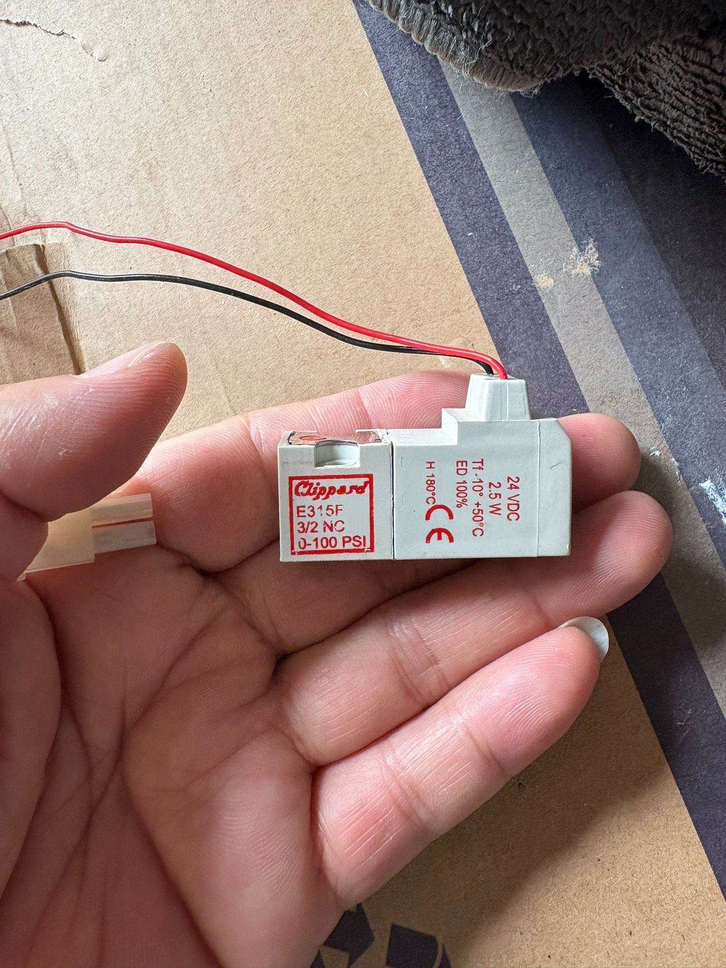 Clippard E315F 3/2 NC，量程0-100