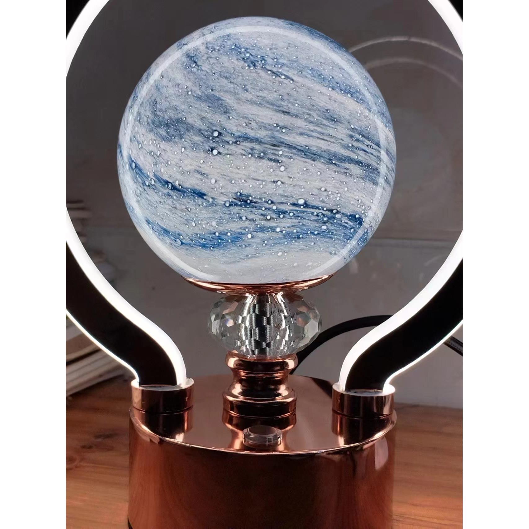 网红创意星球造型装饰台灯现代简约水晶灯罩卧室客厅桌面摆件灯