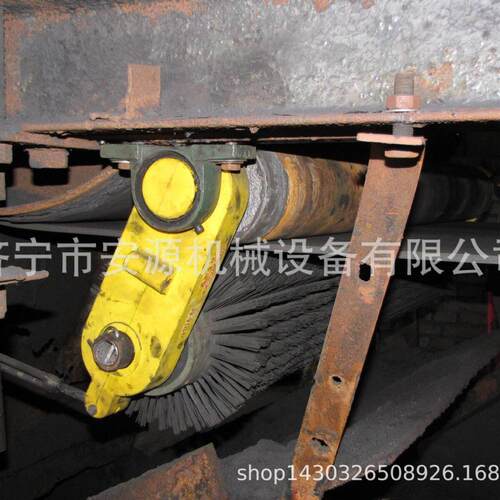输送带毛刷清扫器聚氨酯皮带清扫器AY-XQ-650电动滚刷清扫器