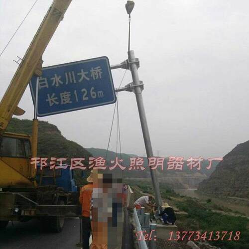 单悬臂交通标志杆、单悬臂指路标志杆，273直径2F立杆现货处理
