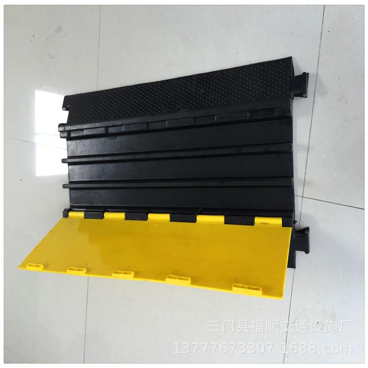 源头厂货线槽减速带 电缆线盖线板 地面过线板PVC 橡胶压线槽板