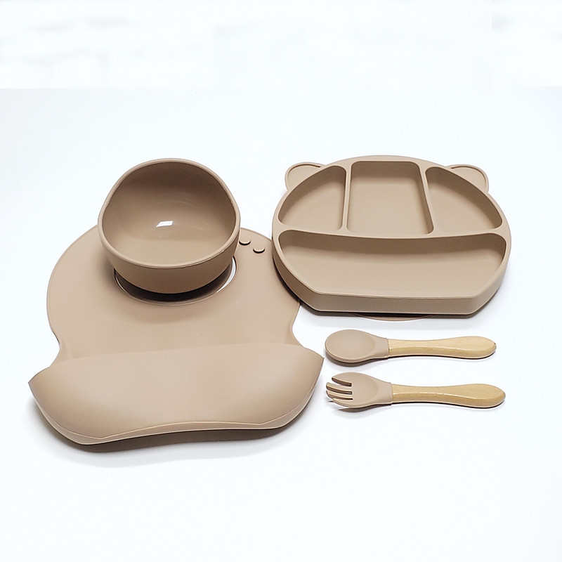 热销儿童硅胶餐盘套装 婴幼儿喂养辅食碗围兜 宝宝叉勺餐具防摔