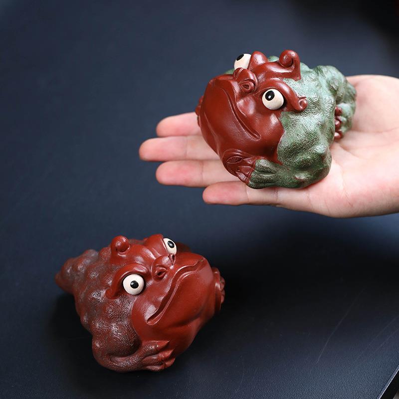 紫砂茶宠抱钱金蟾摆件手工茶玩可养创意招财三足蟾蜍茶盘茶具配件