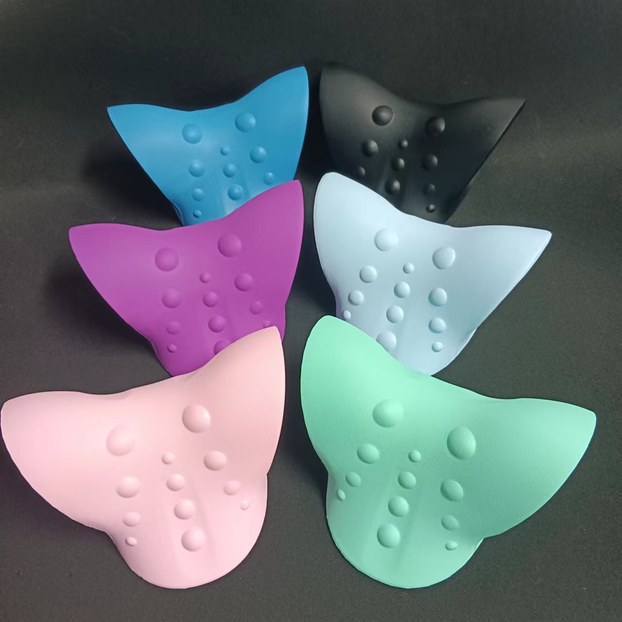 颈椎按摩器家用矫正器富贵包专用枕头c型牵引按摩枕腰部背部颈部