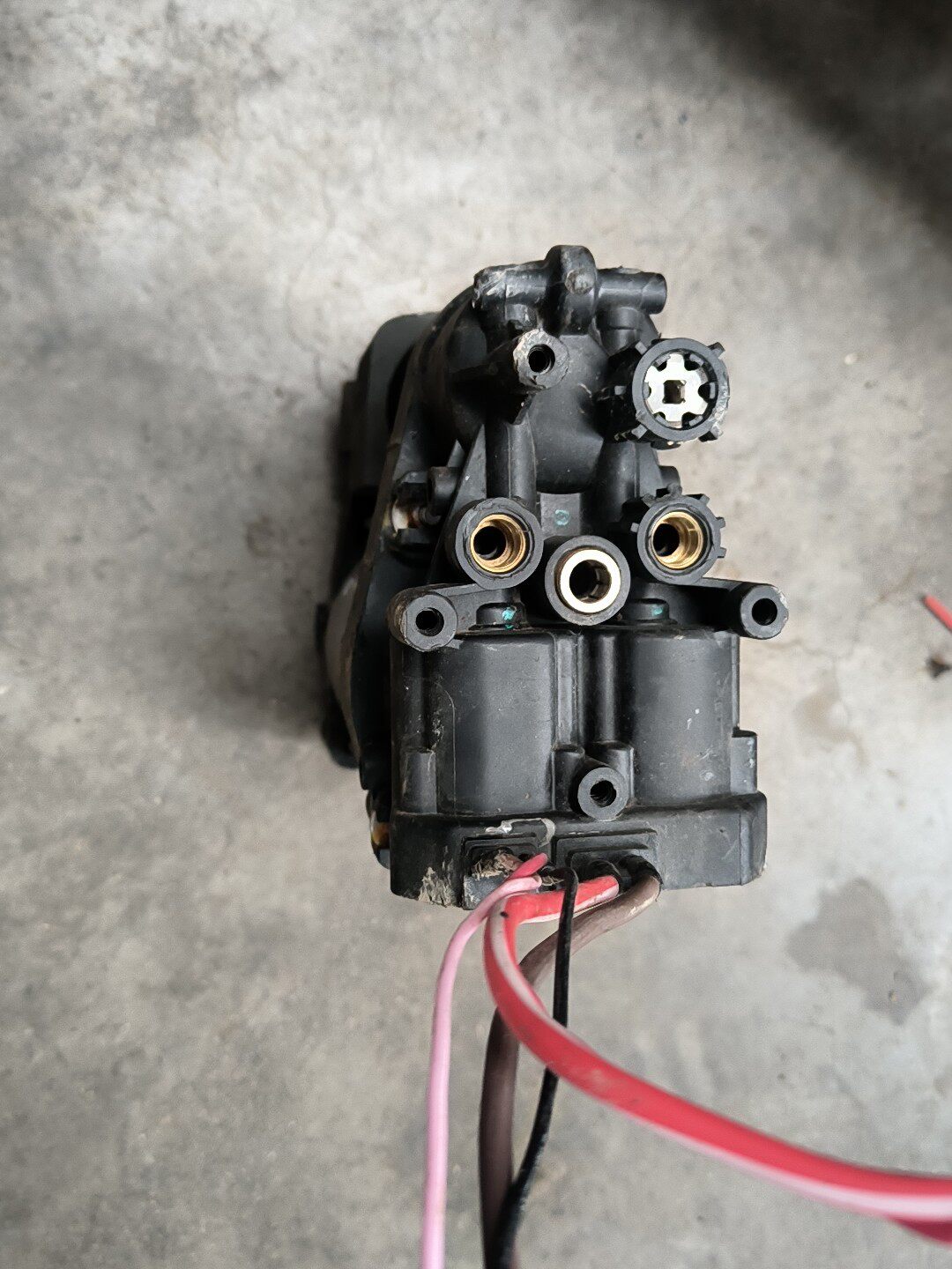 双出气孔带电磁阀控制出气孔，单双控制器。进口货，试机正常。成