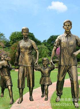 仿铜玻璃钢人物体育运动雕塑校园学生踢足球塑像厂家现货优惠中