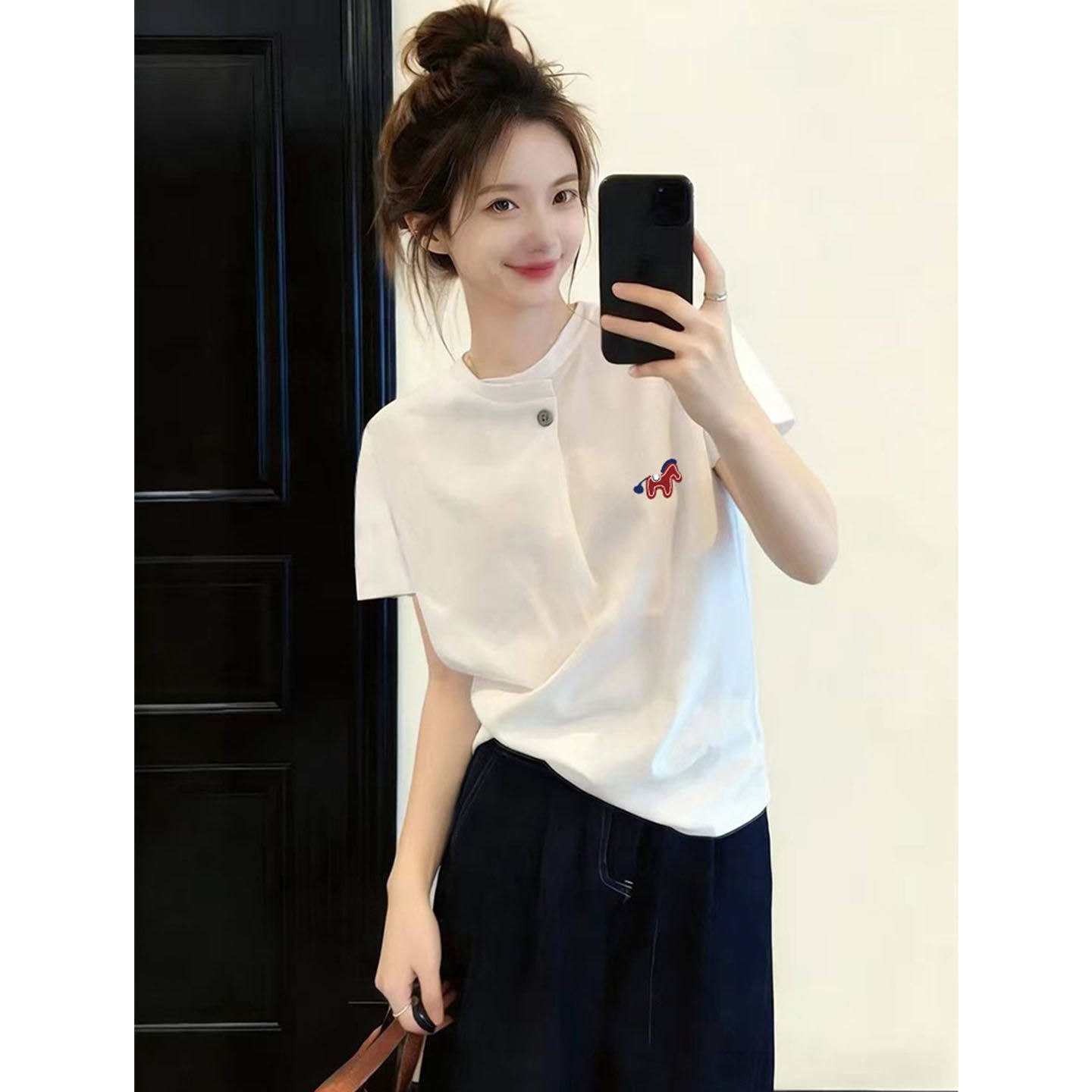 韩国爆款纽扣短袖t恤女夏季白色休闲风时尚显瘦正肩上衣打底衫
