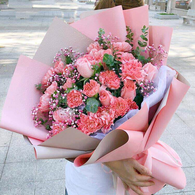 康乃馨花束百合生日红色粉色送长辈家长老师看望病人鲜花速递同城