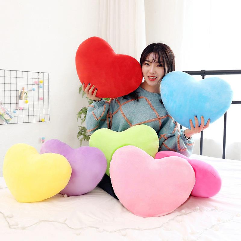 五彩心LOVE玫瑰绒桃心靠垫结婚挂件床头摆件送女友婚纱照影楼布景